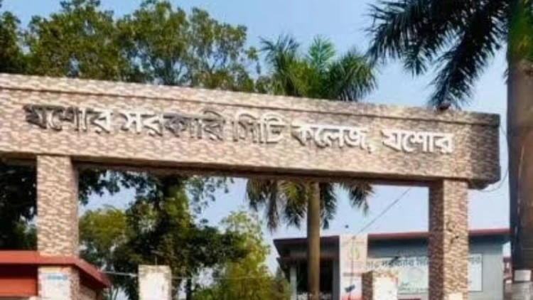 যশোর সিটি কলেজ ছাত্রদলের সাধারণ সম্পাদক সন্ত্রাসী হামলায় আহত