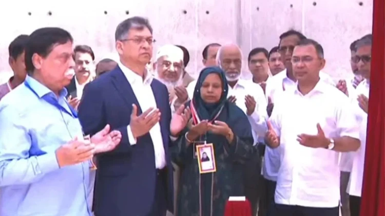 ওসমানী উদ্যানে ‘জুলাই স্মৃতিস্তম্ভ’ উদ্বোধন করলেন প্রধানমন্ত্রী