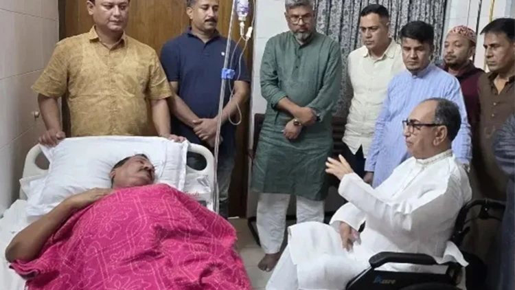 হাসপাতালে চিকিৎসাধীন ভূমিমন্ত্রীকে দেখতে গেলেন মির্জা আব্বাস