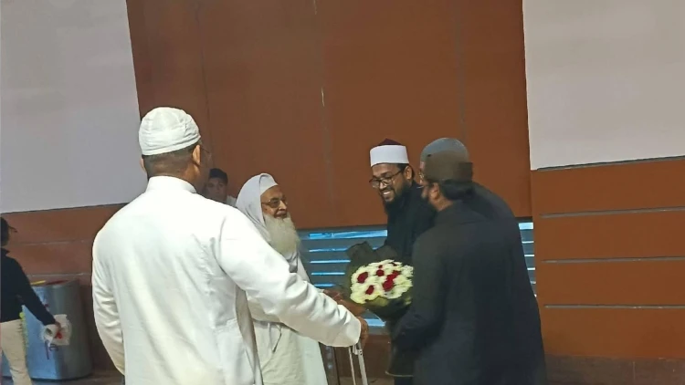 পাঁচ দিনের মিশর সফরে কায়রো পৌঁছালেন বেফাক সভাপতি আল্লামা মাহমুদুল হাসান