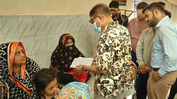 মুরাদনগরে আকস্মিক পরিদর্শনে গিয়ে ক্ষুব্ধ স্বাস্থ্যমন্ত্রী